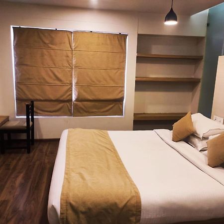 Hotel Rasika Kolhapur Bagian luar foto