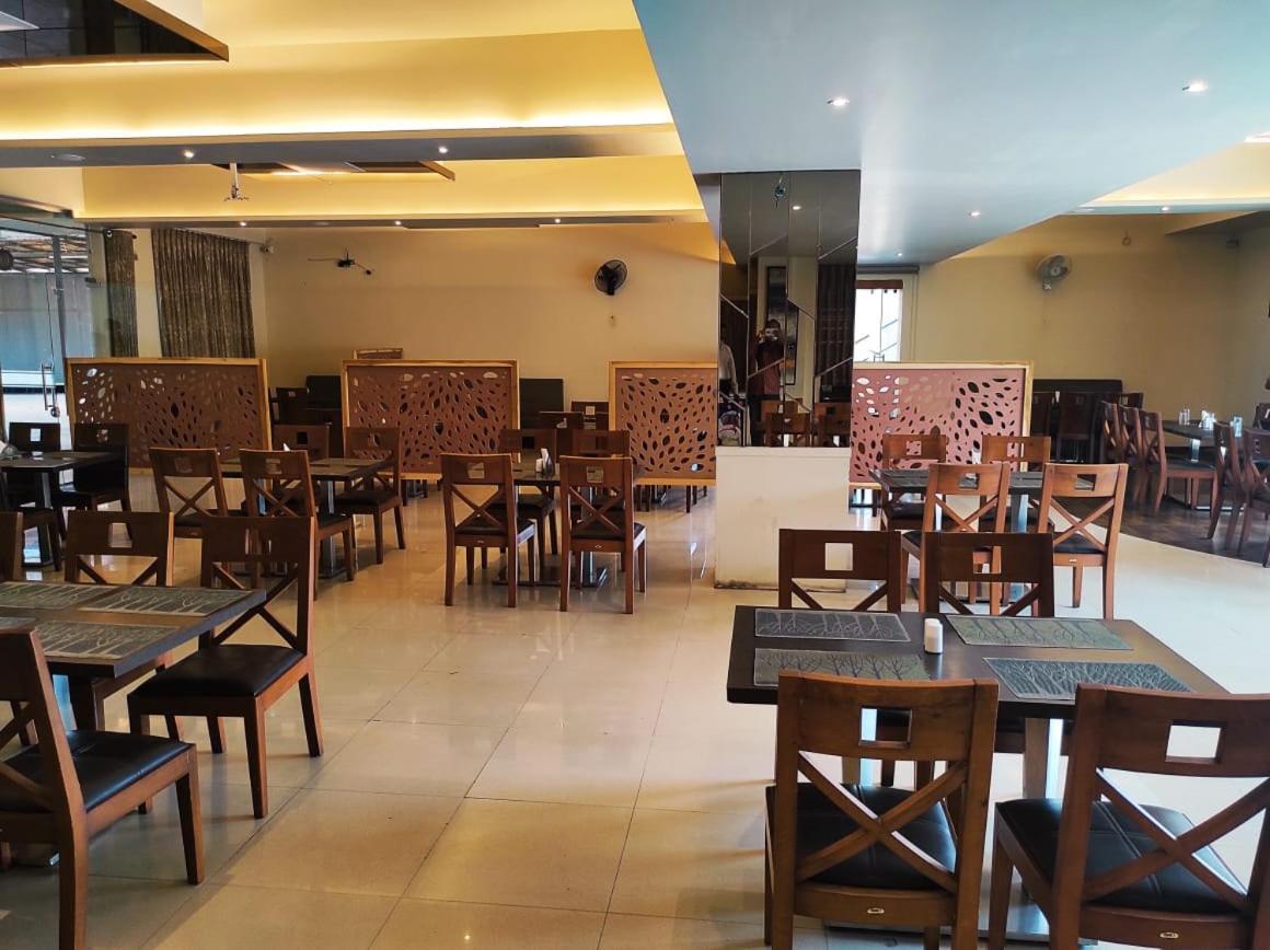 Hotel Rasika Kolhapur Bagian luar foto