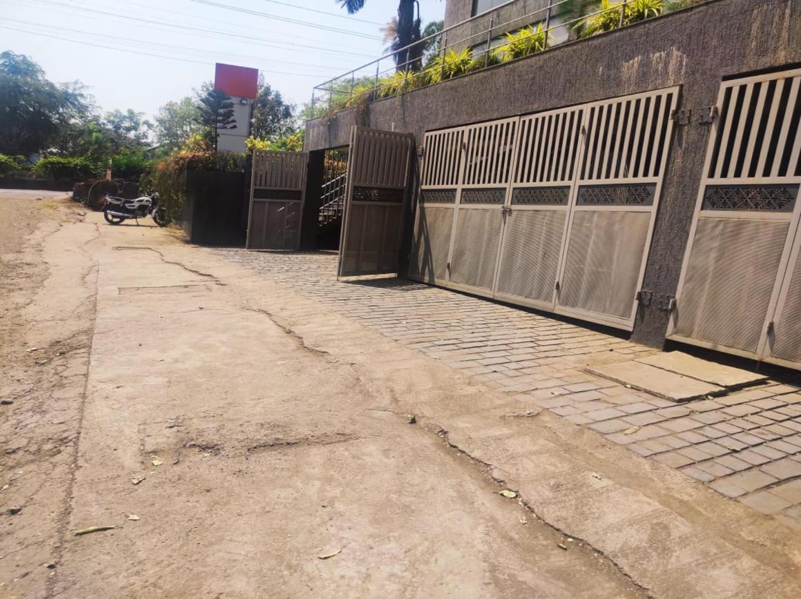 Hotel Rasika Kolhapur Bagian luar foto