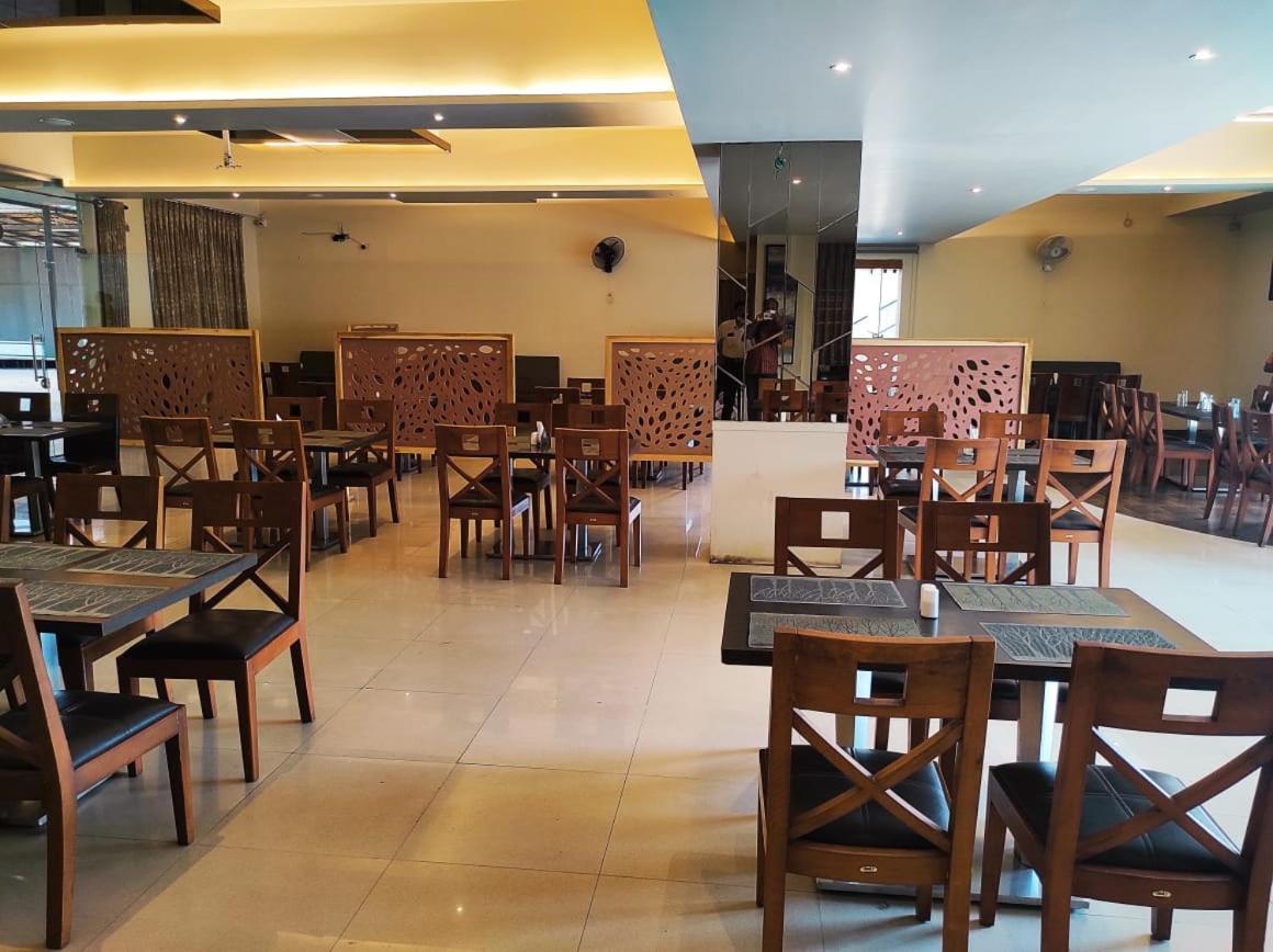 Hotel Rasika Kolhapur Bagian luar foto