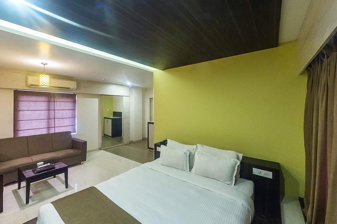 Hotel Rasika Kolhapur Bagian luar foto